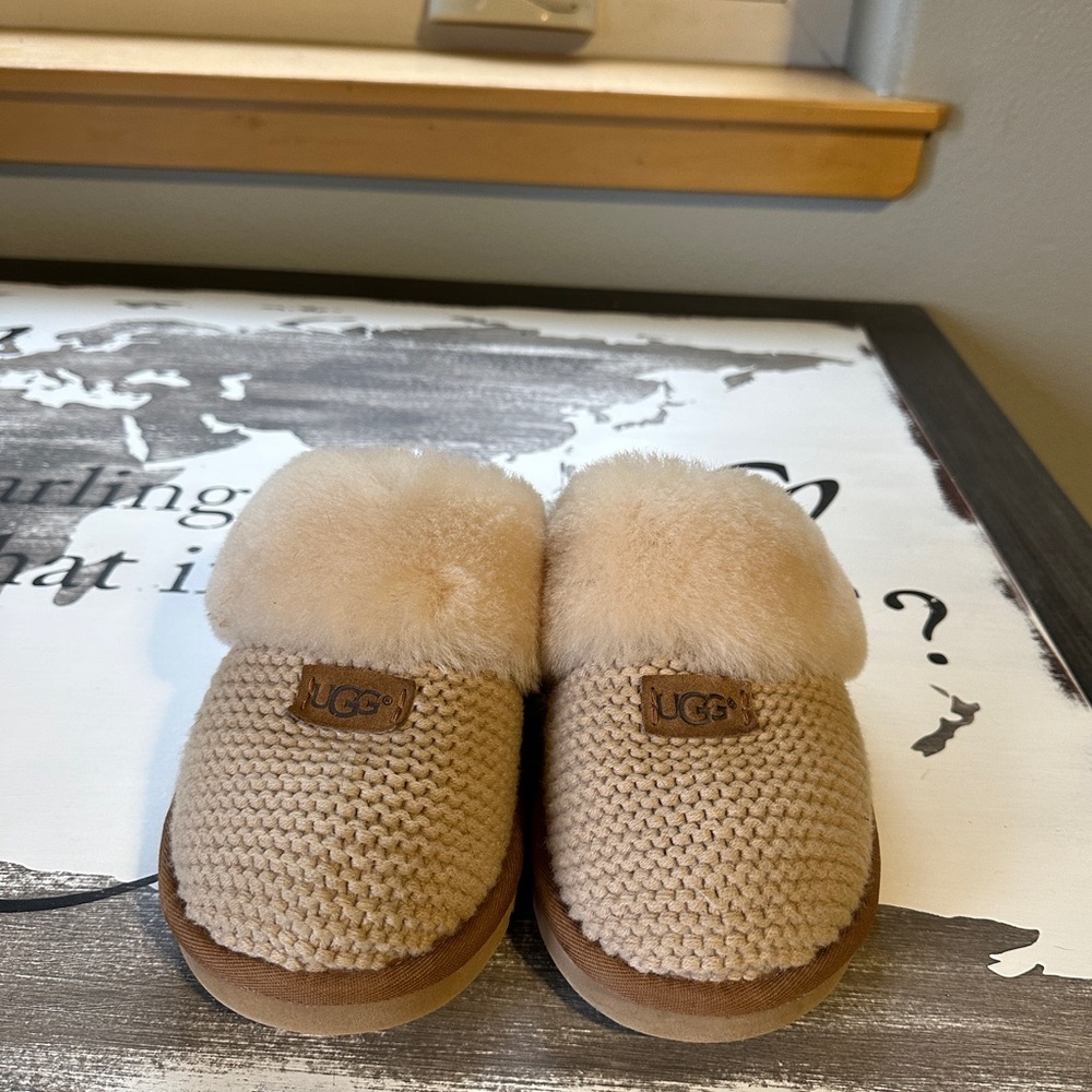 UGG cozy knit slippers, size 8, like new!